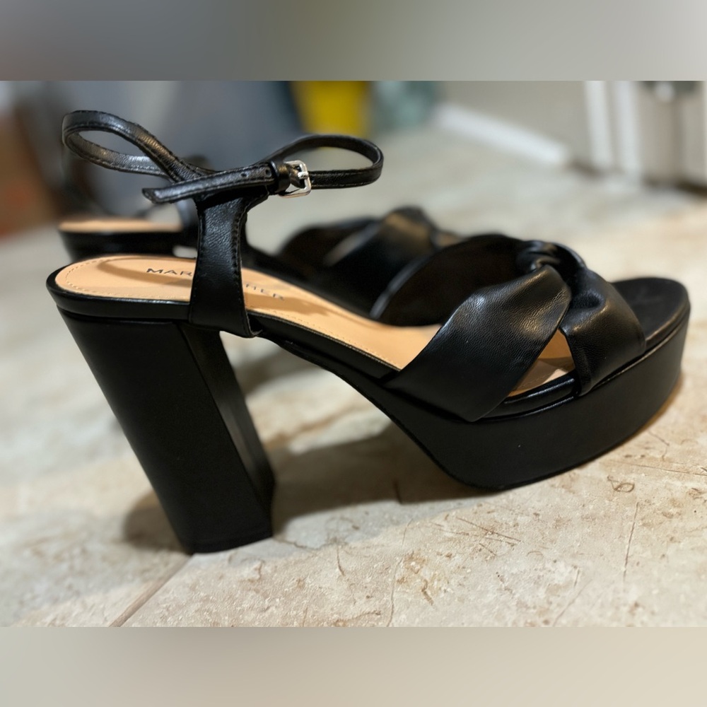 Marc Fisher Black Leather platform sandals “Daren”. Women’s size 9M.